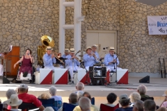 Dixie-Band-on-stage